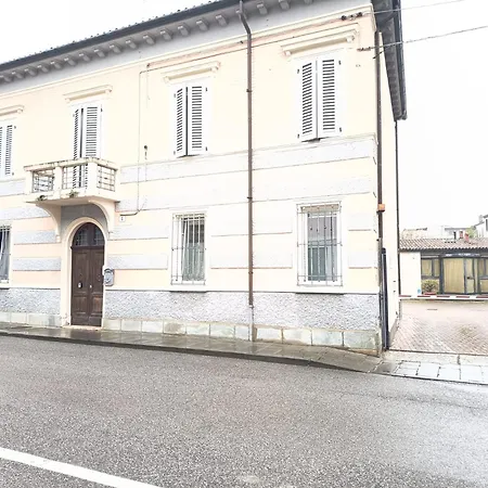 Easy 1 - A 2 Passi Dal Centro * フェラーラ