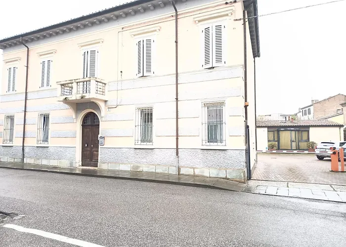 Easy 1 - A 2 Passi Dal Centro * フェラーラ